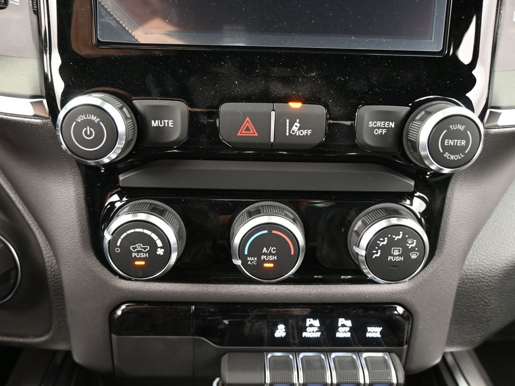 New 2026 Diamond Black Crystal Pearlcoat Ram Express image 19