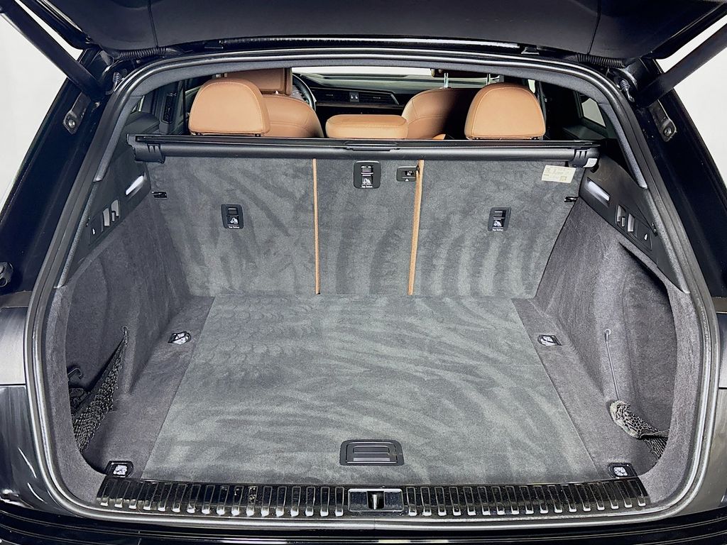 2021 Audi e-tron Premium Plus