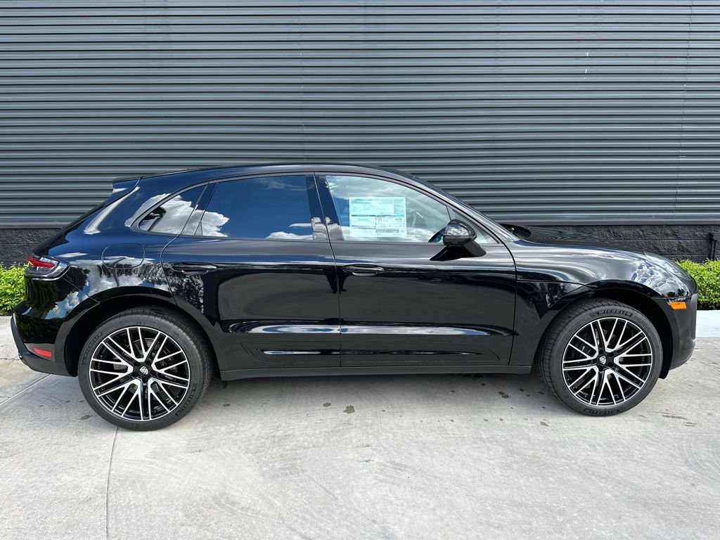 Thumbnail: 2026 Porsche Macan - 8