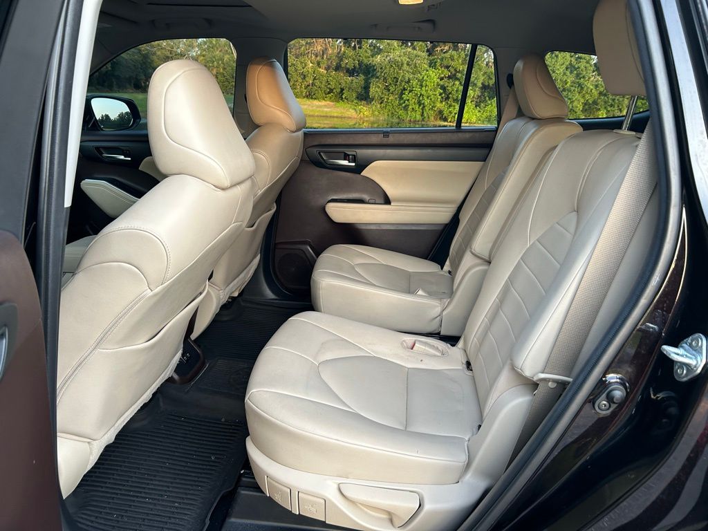 2021 Toyota Highlander XLE 14