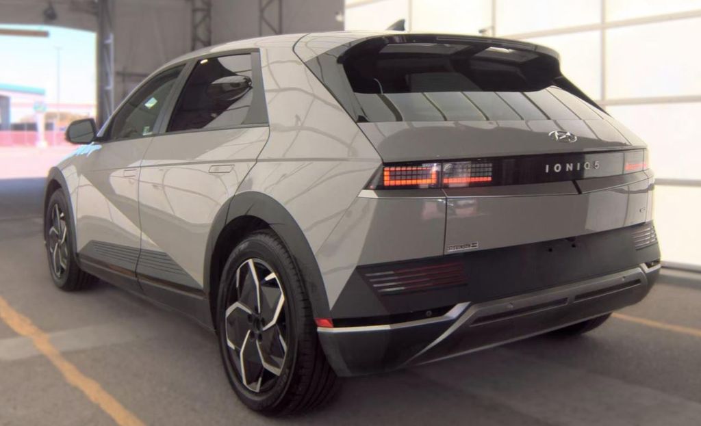 Used 2024 Gray Hyundai SEL image 4