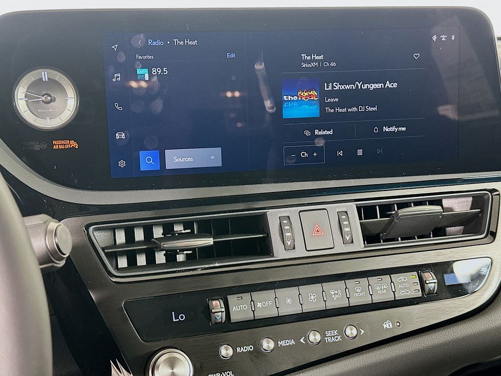 2025 Lexus ES Hybrid 300h 12