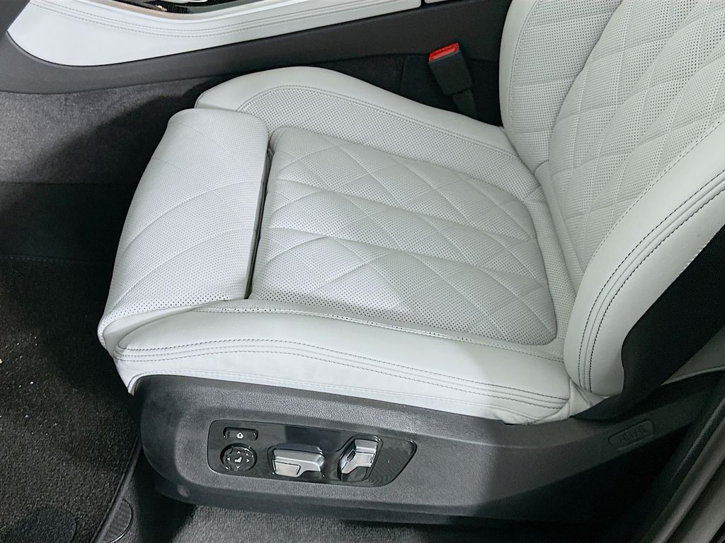 Thumbnail: 2026 BMW X5 - 21