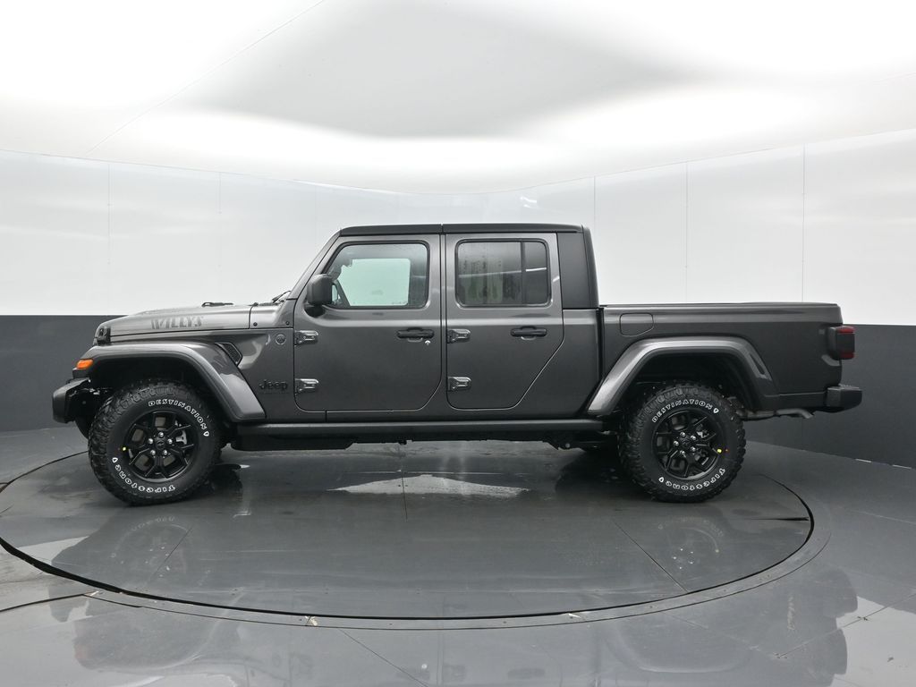 View vehicle photo 4