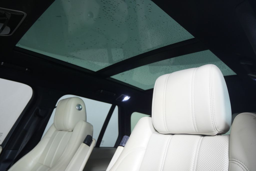 Thumbnail: 2016 Land Rover Range Rover - 10