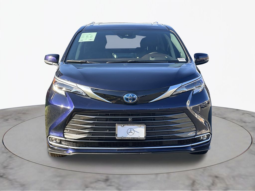 2022 Toyota Sienna Platinum 3