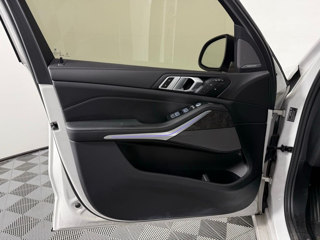 Thumbnail: 2023 BMW X7 - 10