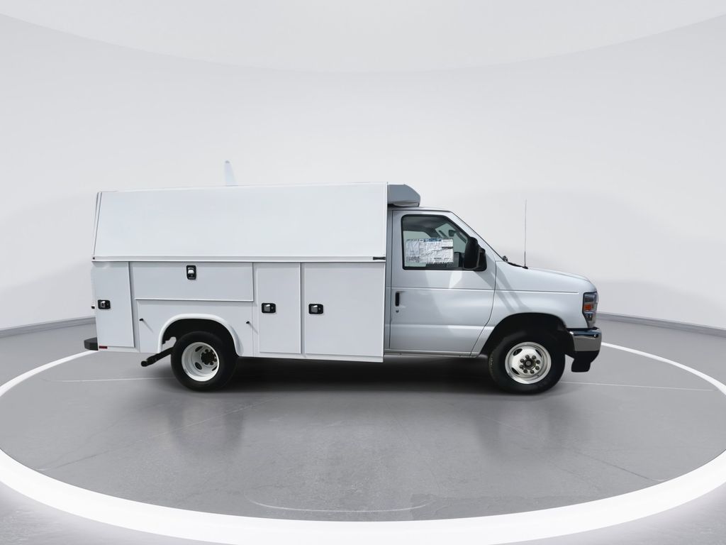New 2025 Oxford White Ford E-350 SRW image 9