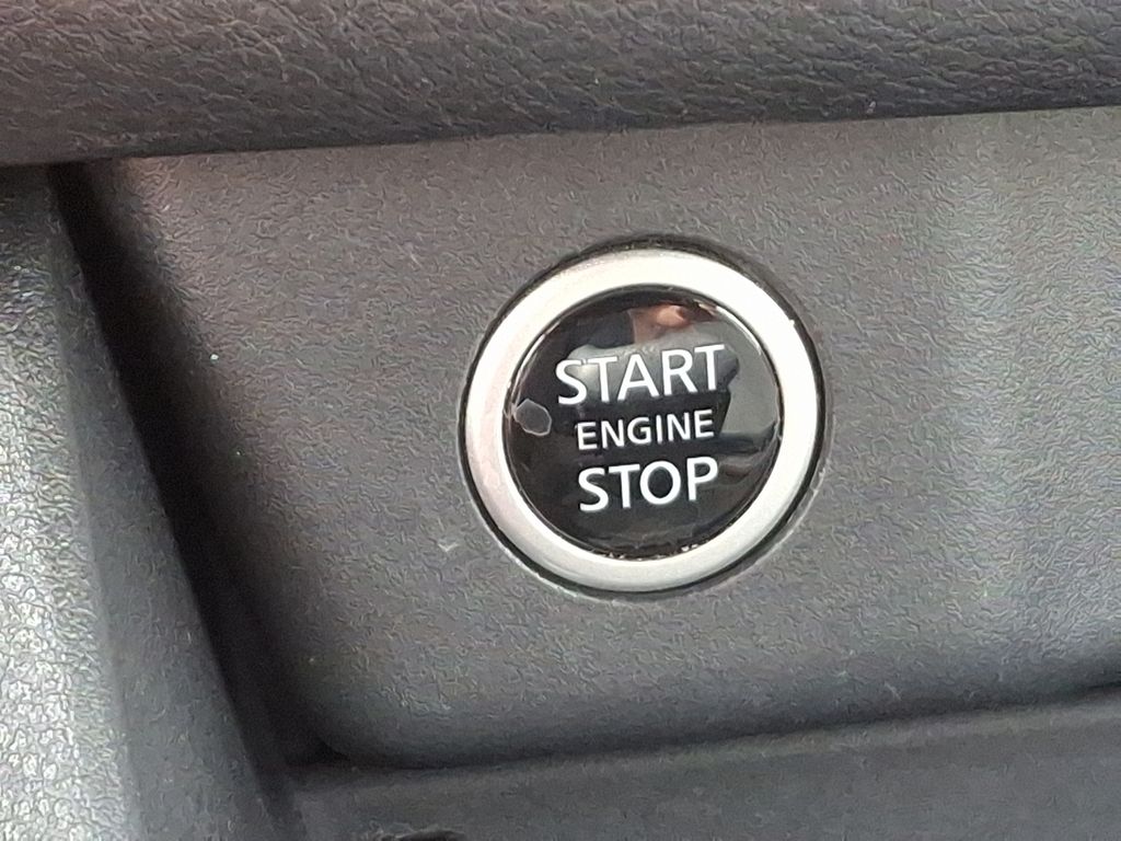 2022 Nissan Rogue SV 24