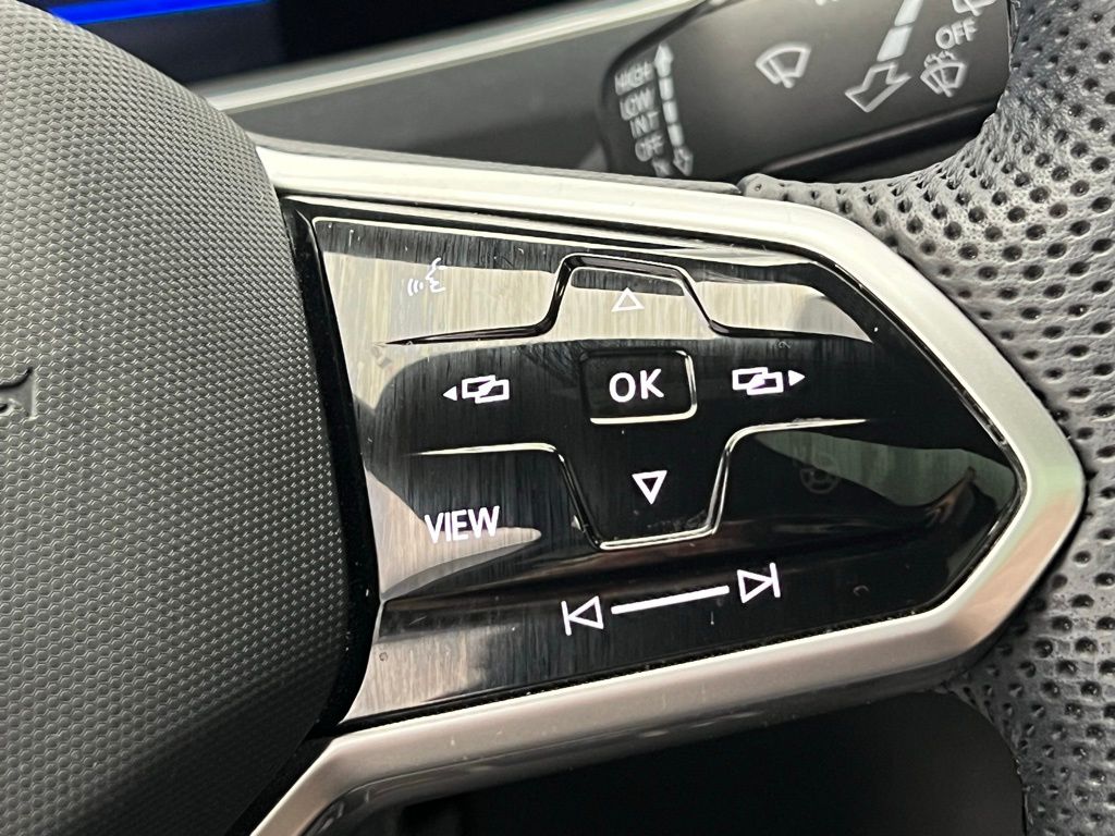 Thumbnail: 2022 Volkswagen Tiguan - 17