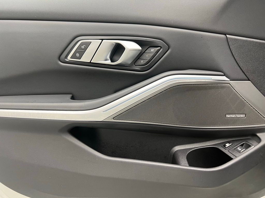 Thumbnail: 2023 BMW 3 Series - 21