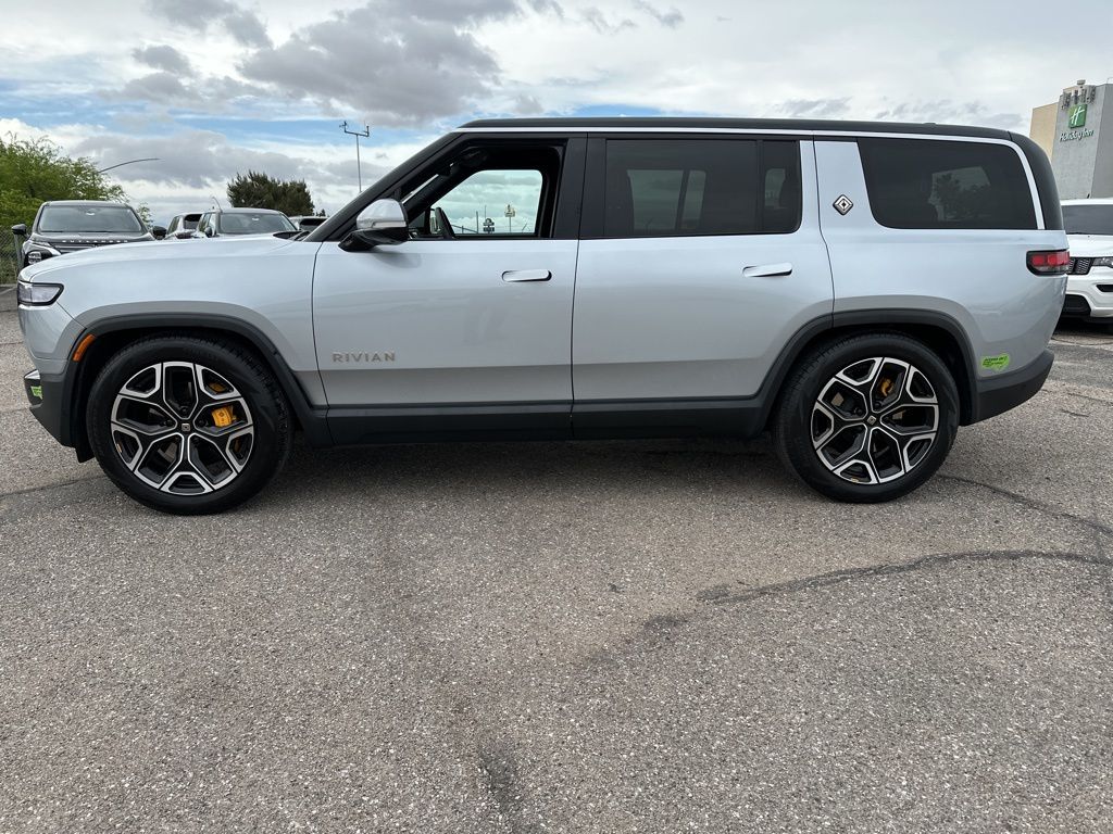 View vehicle photo 4