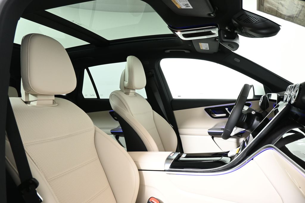 2025 Mercedes-Benz GLC 300 19