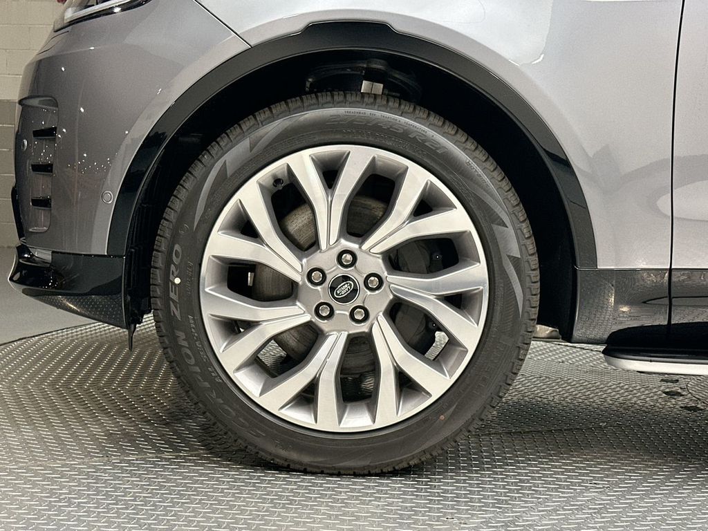 Thumbnail: 2026 Land Rover Discovery - 13