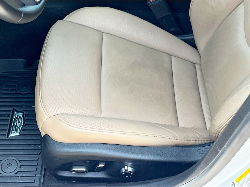 Used 2025 White Cadillac Premium Luxury image 20