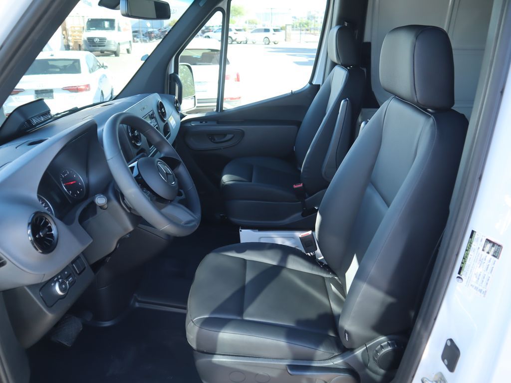 Thumbnail: 2025 Mercedes-Benz Sprinter - 19