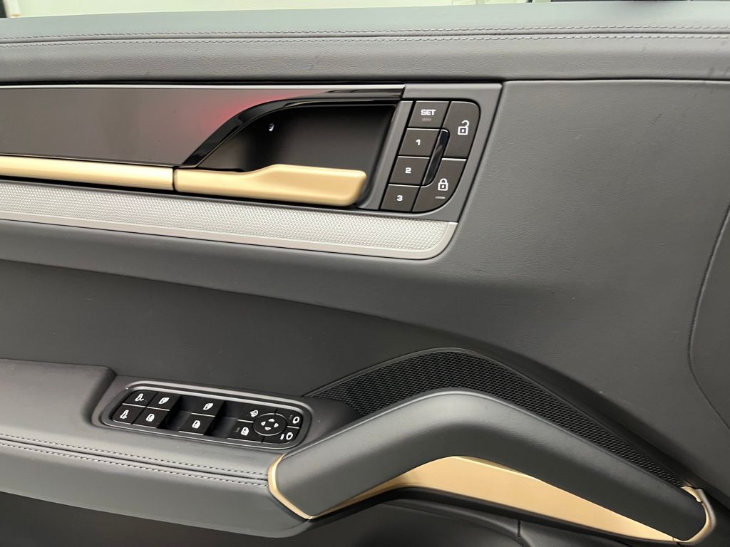 Thumbnail: 2026 Porsche Cayenne - 20