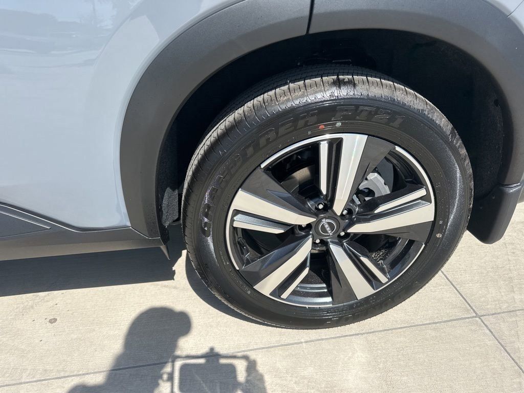 2025 Boulder Gray Pearl Nissan Rogue SL FWD SUV
