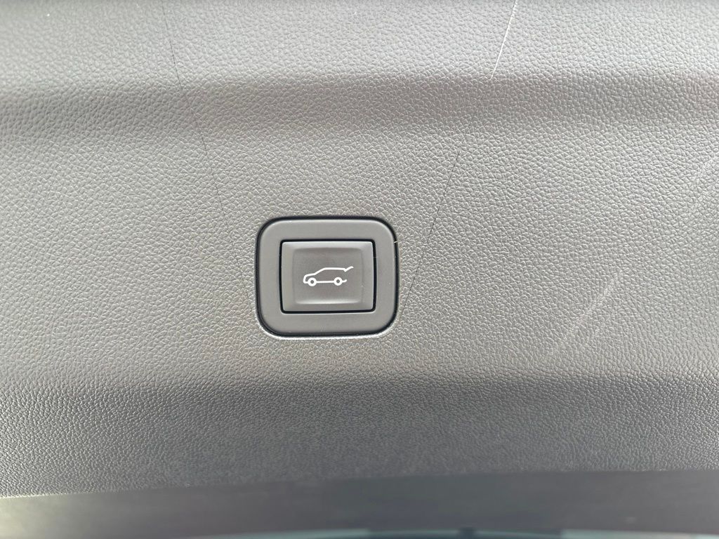 Used 2025 Chevrolet Suburban SUV