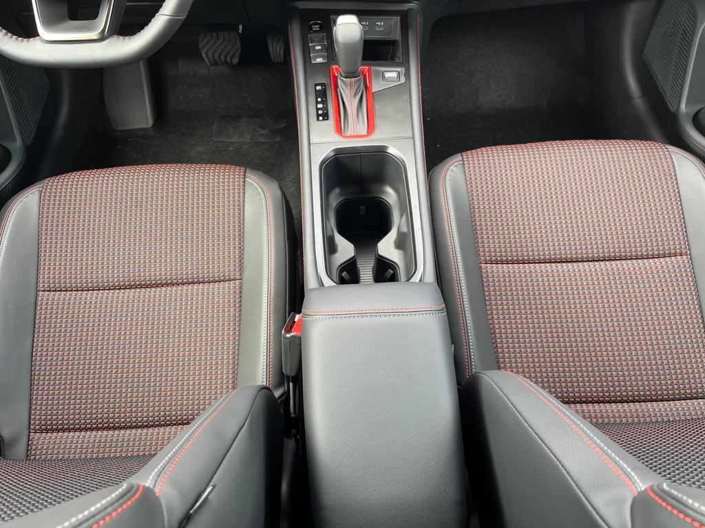 2025 Nissan Kicks SR photo