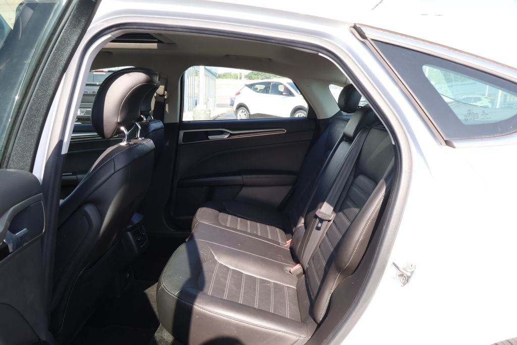 Thumbnail: 2014 Ford Fusion - 32