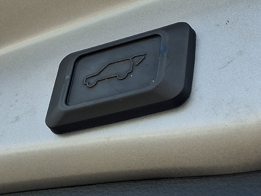 Thumbnail: 2021 Toyota RAV4 - 32