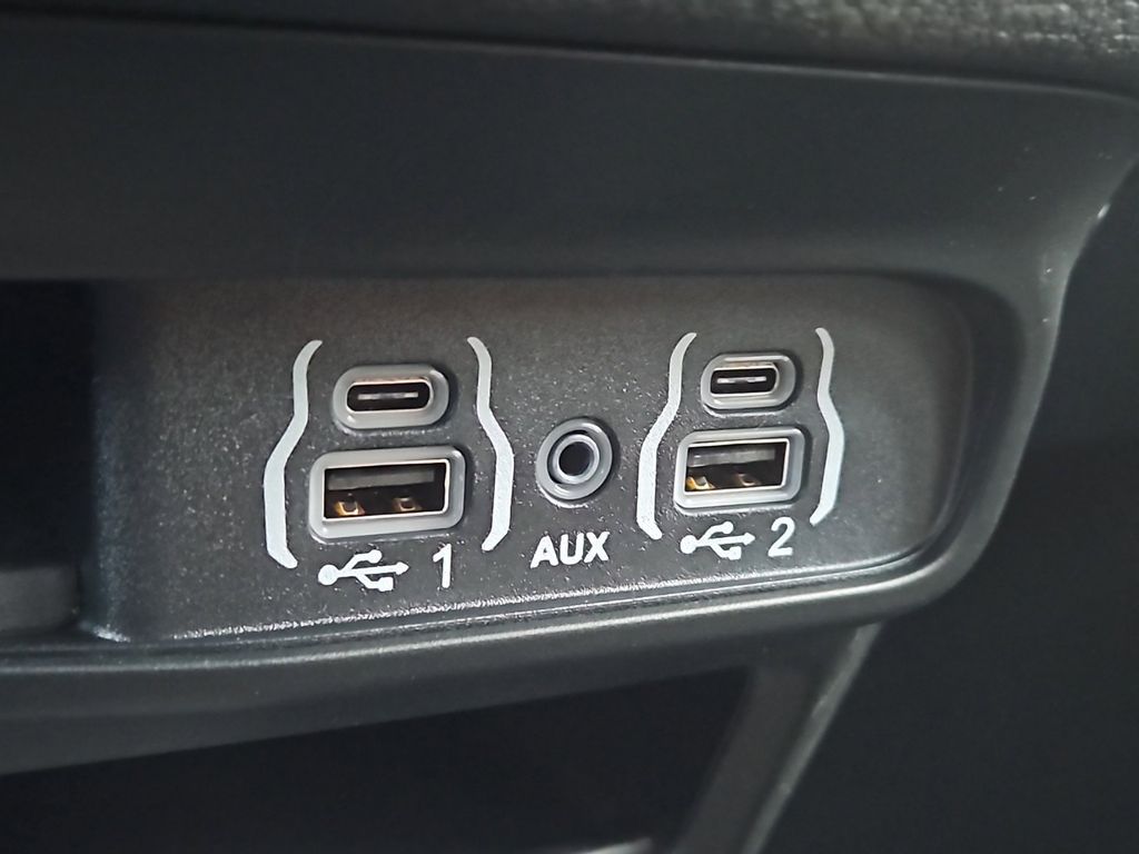 2025 Chrysler Pacifica  photo