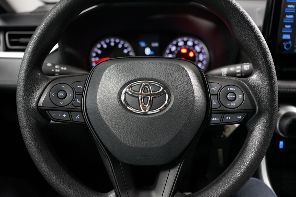2022 Toyota RAV4 LE 12