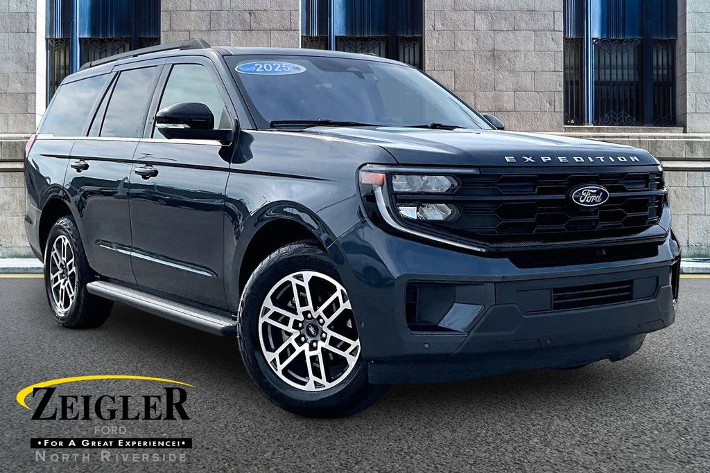 2025 Ford Expedition Active 4x4's photo