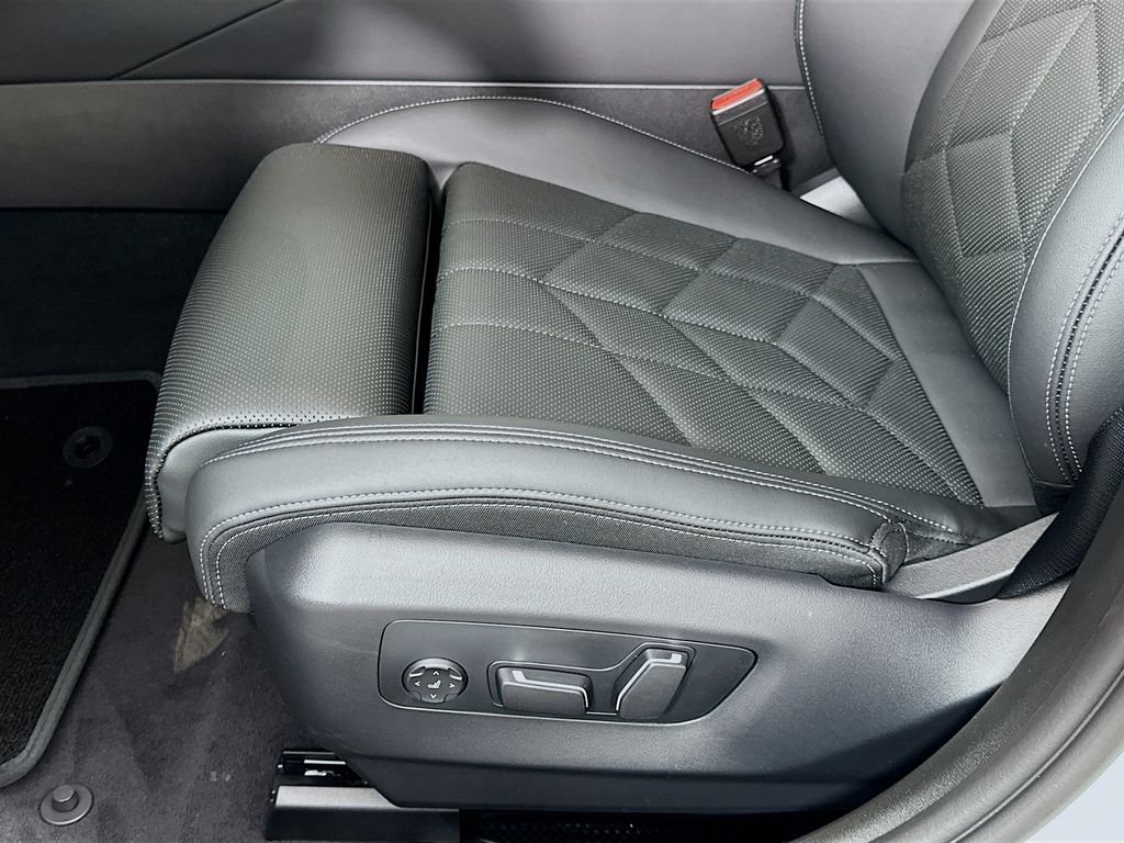 Thumbnail: 2026 BMW 5 Series - 21