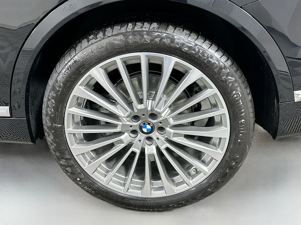Thumbnail: 2026 BMW X7 - 23