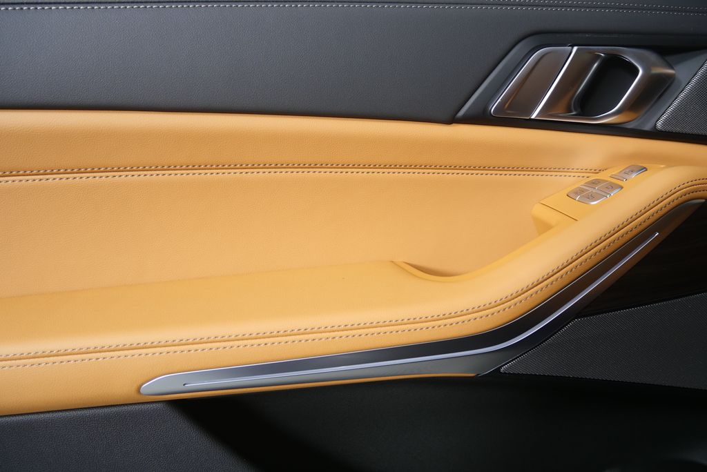 Thumbnail: 2026 BMW X7 - 14