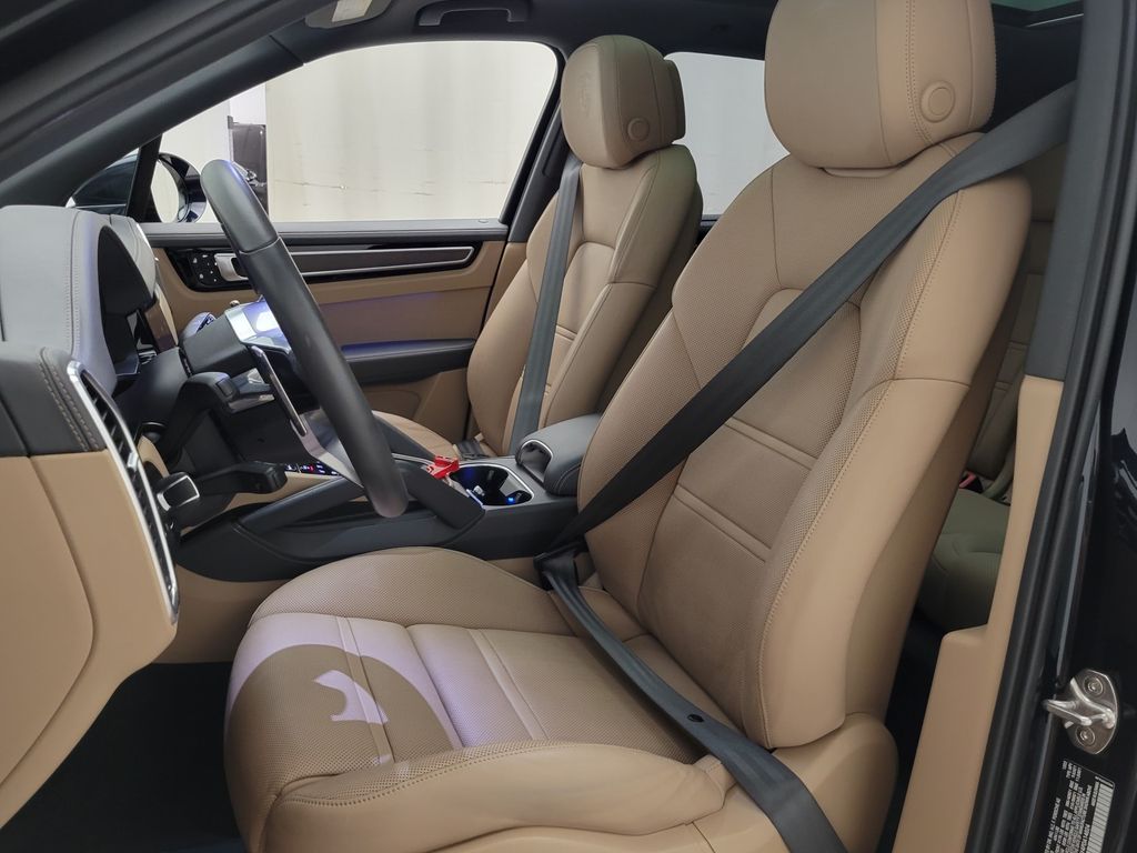 Thumbnail: 2023 Porsche Cayenne - 26