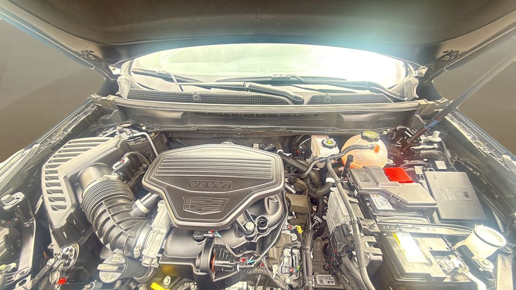 used 2025 Cadillac XT5 car, priced at $37,900