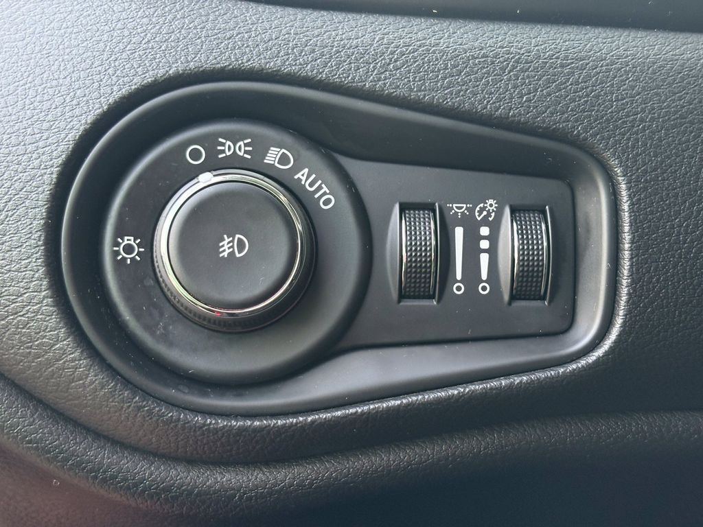 2015 Jeep Renegade Latitude Red at DeMontrond Auto Country