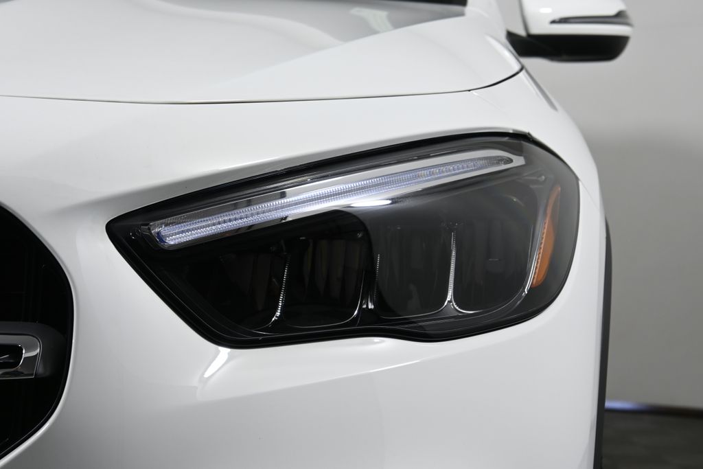 2025 Mercedes-Benz GLA 250 4MATIC 10