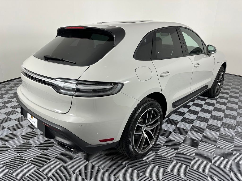 Thumbnail: 2026 Porsche Macan - 10