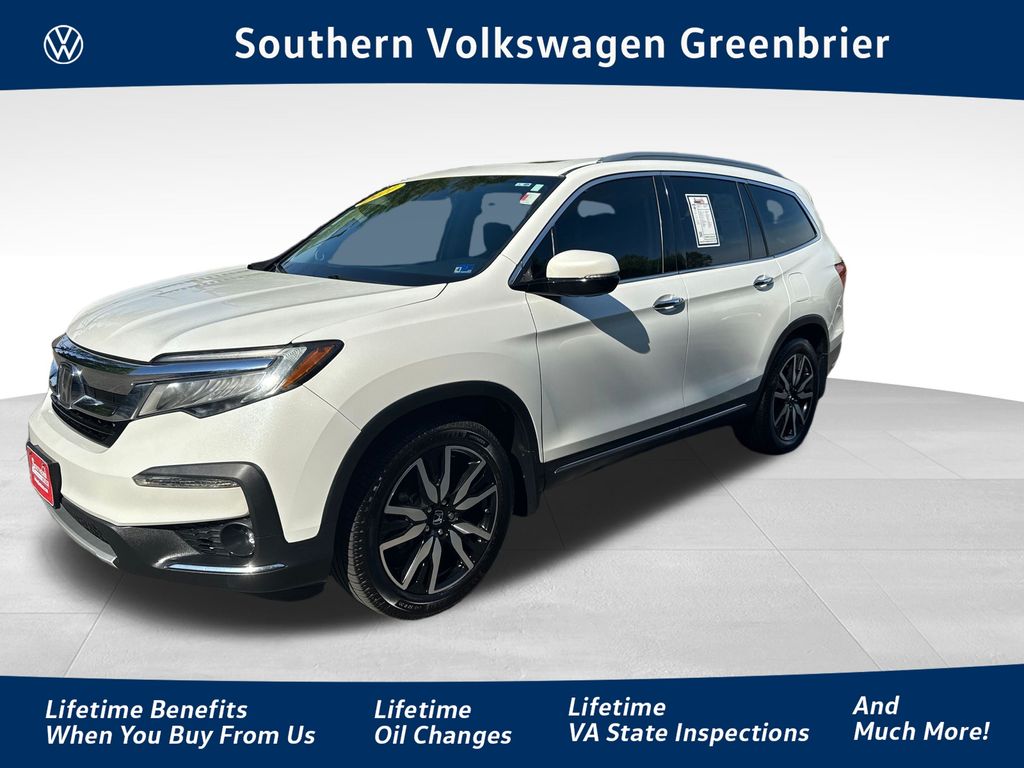 2021 Honda Pilot Touring FWD with Rear Captains Chairs