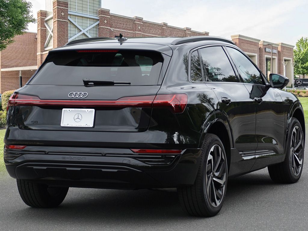 Thumbnail: 2024 Audi Q8 e-tron - 6
