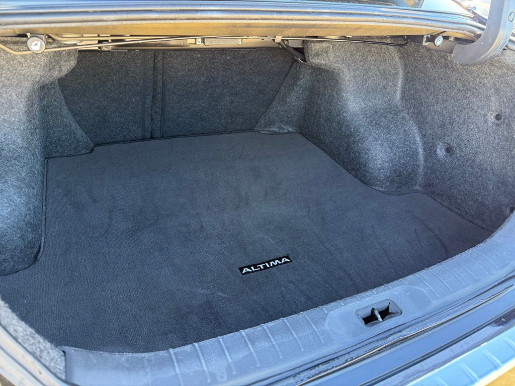 Thumbnail: 2019 Nissan Altima - 25