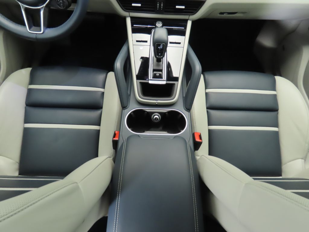 Thumbnail: 2020 Porsche Cayenne - 20