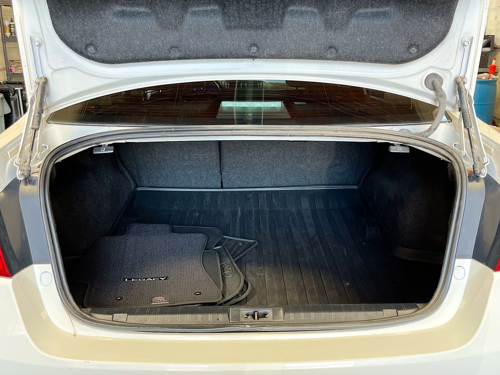 Used 2016 White Subaru 2.5i image 25