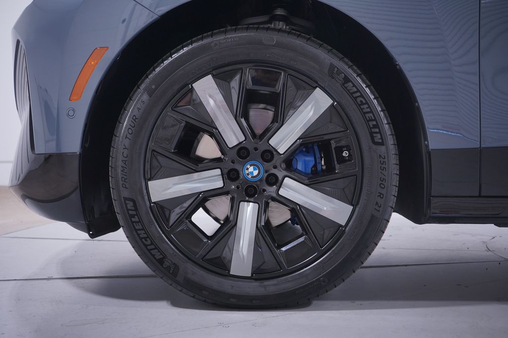 Thumbnail: 2023 BMW iX - 2