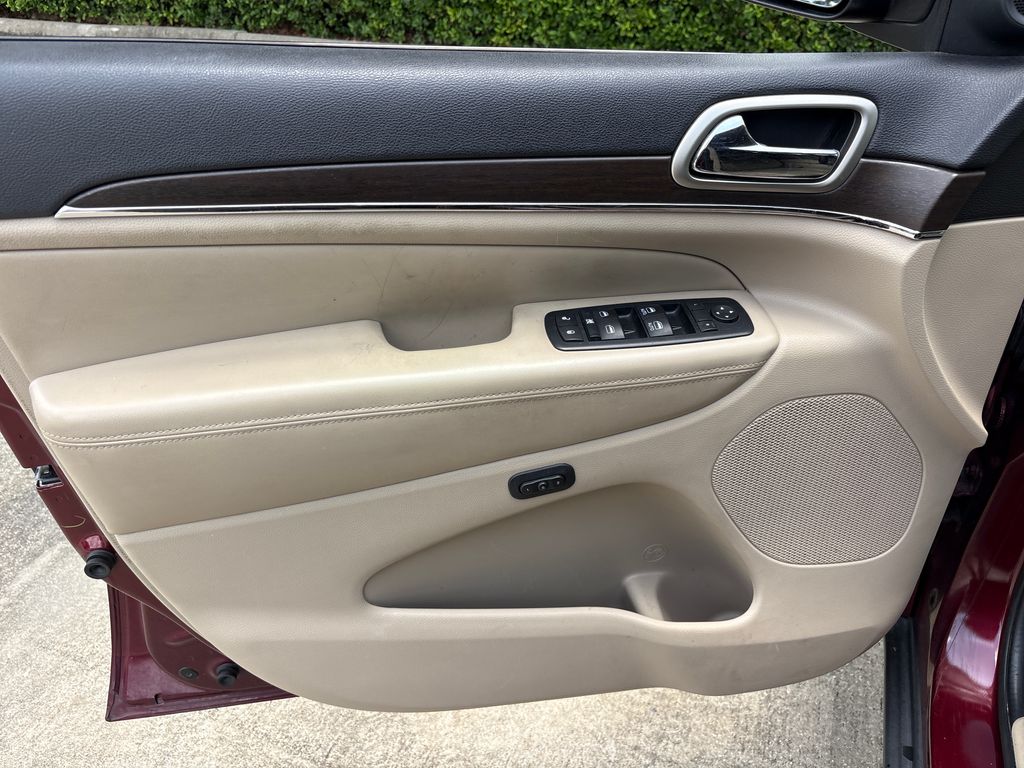 Used 2016 Red Jeep Limited image 17