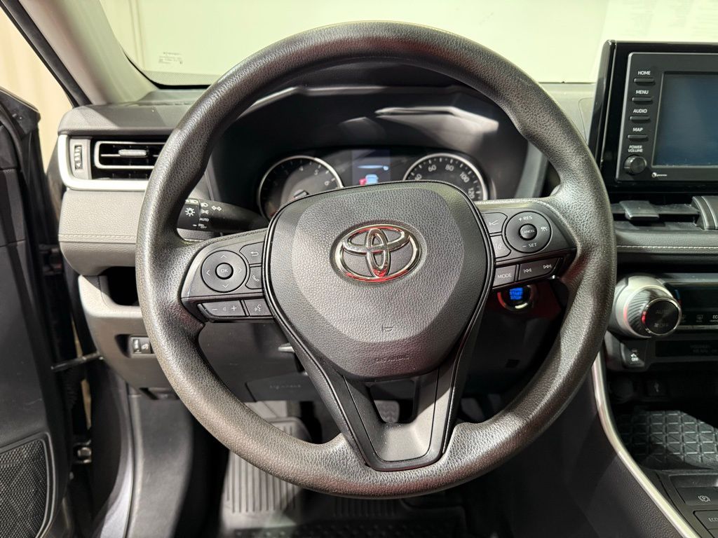 2022 Toyota RAV4 XLE 22