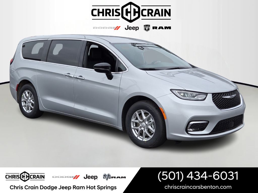 Silver Mist Clearcoat 2026 Chrysler Pacifica Minivan Front-Wheel Drive 9-Speed Automatic