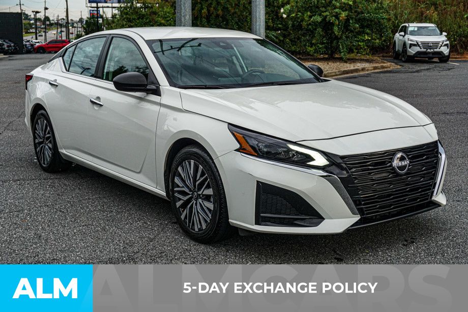 Used 2025 White Nissan 2.5 SV image 3