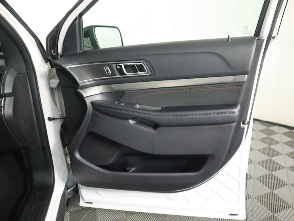 Thumbnail: 2019 Ford Explorer - 25