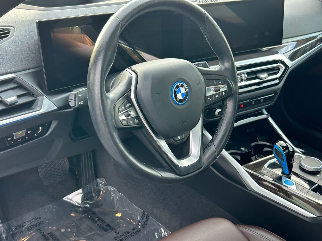 Thumbnail: 2023 BMW i4 - 13