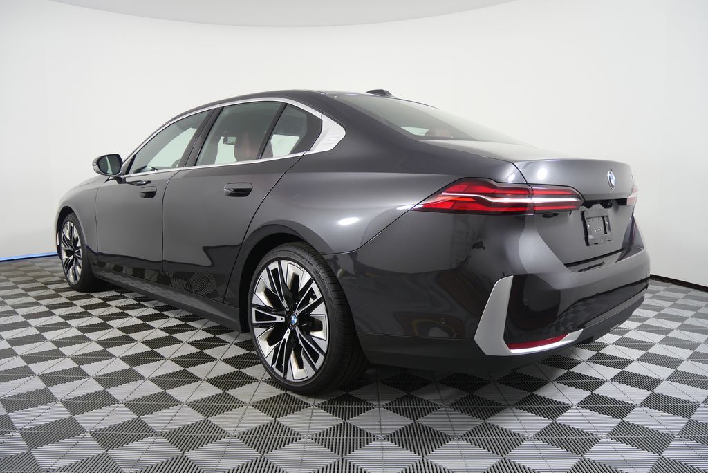 Thumbnail: 2025 BMW 5 Series - 5